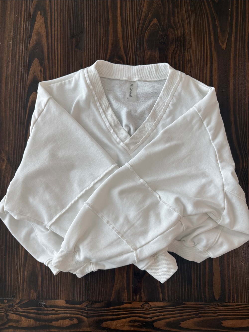 Altar’d State Cropped White V-Neck Sweatshirt Women’s Size Medium Lightweight - Picture 3 of 8